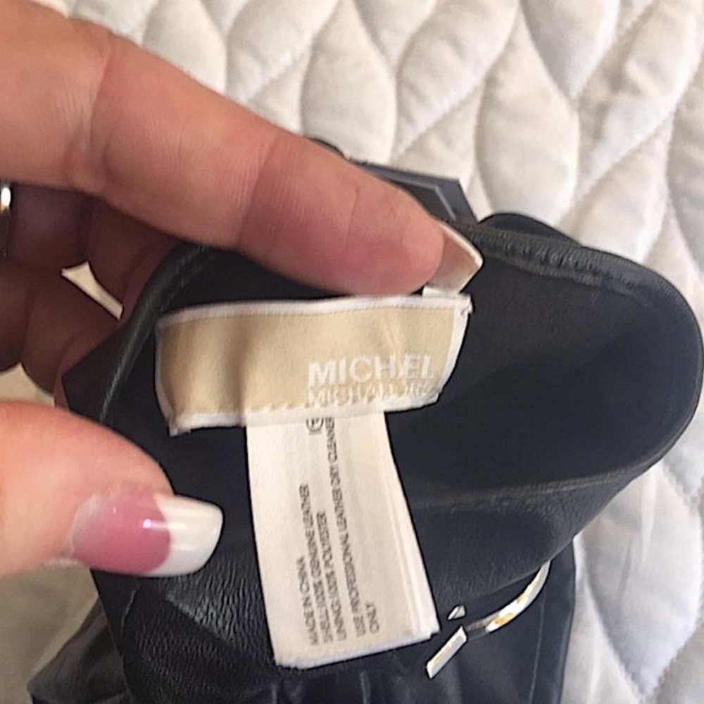 Michael Kors Black with Tag Medium Leather Gloves Mk Circle Logo - Picture 5 of 6